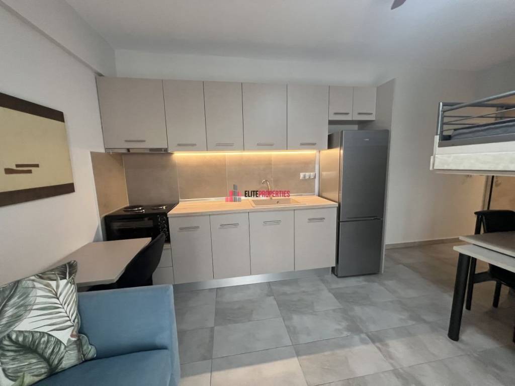 ΕΝΙΑΙΟΣ ΧΩΡΟΣ ΜΕ ΣΑΛΟΚΟΥΖΙΝΑ ΚΑΙ ΚΡΕΒΑΤΙ