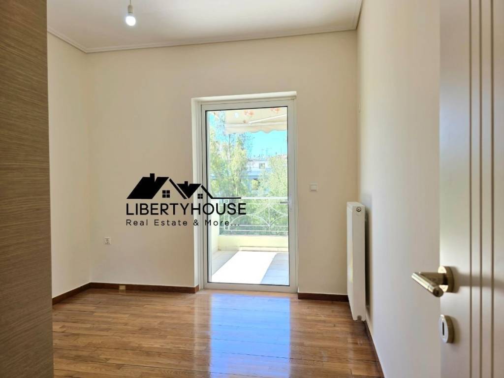 Ypnodomatio me mpalkoni