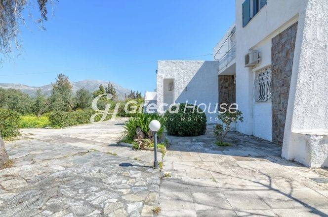 Seafront Villa for sale in Evia Eretria