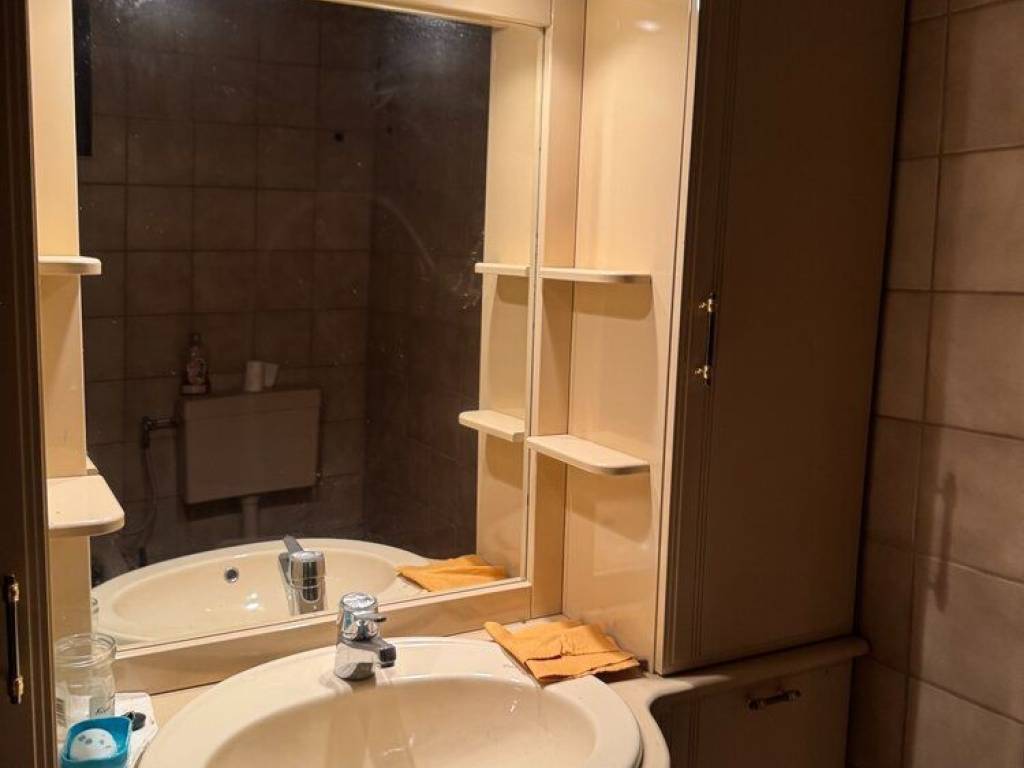 έπιπλο μπάνιου