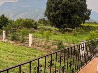 Μπροστινή πλευρά οικοπέδου