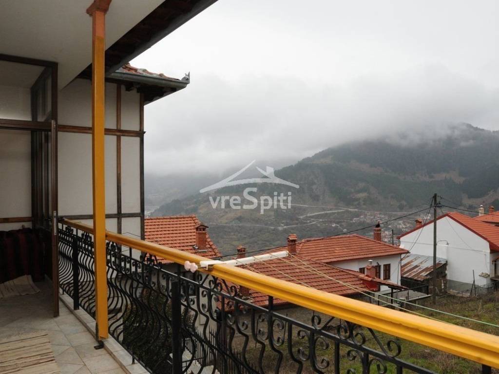 ΘΕΑ ΑΠΌ ΤΟ ΜΠΑΛΚΟΝΙ