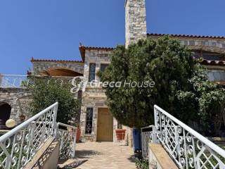 Πολυτελής βίλα προς πώληση στην  Εύβοια Ερέτρια