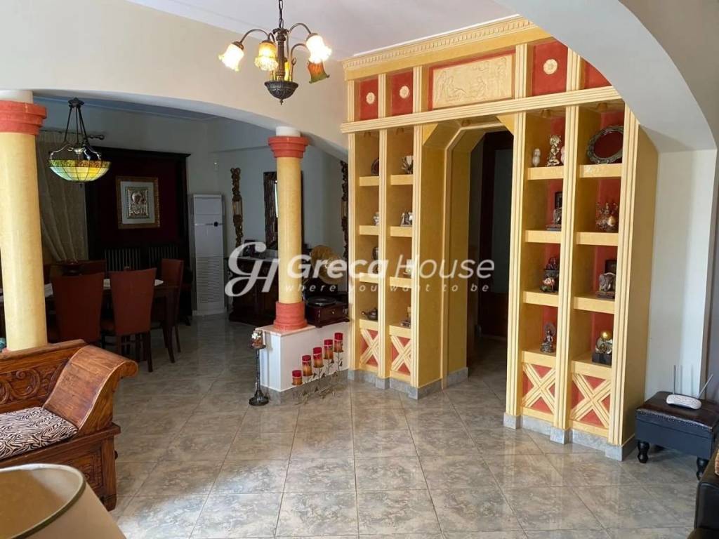 Πολυτελής βίλα προς πώληση στην  Εύβοια Ερέτρια