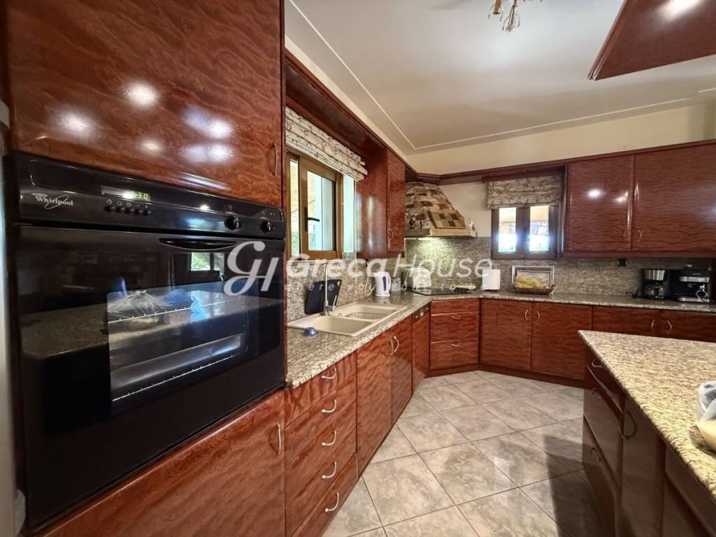 Πολυτελής βίλα προς πώληση στην  Εύβοια Ερέτρια