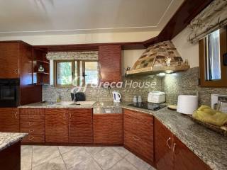 Πολυτελής βίλα προς πώληση στην  Εύβοια Ερέτρια