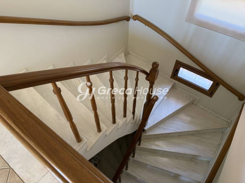 Πολυτελής βίλα προς πώληση στην  Εύβοια Ερέτρια