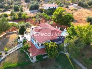 Πολυτελής βίλα προς πώληση στην  Εύβοια Ερέτρια