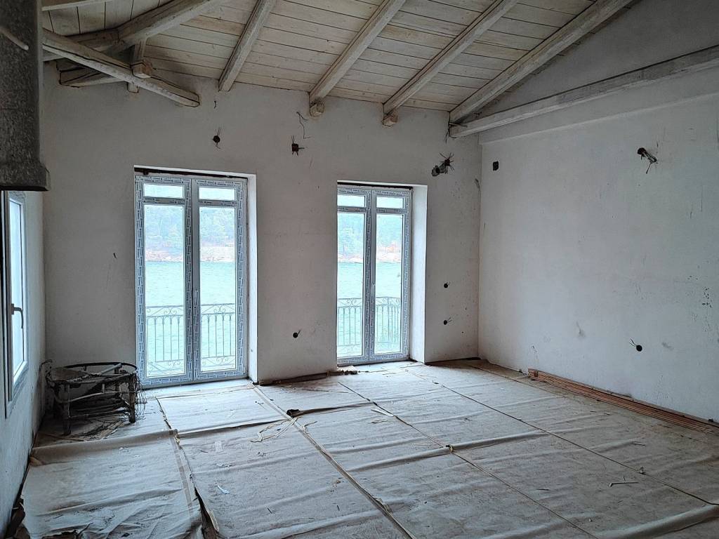 MEGALES MPALKONOPORTES