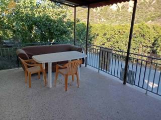 δεξί μπροστινό μπαλκόνι