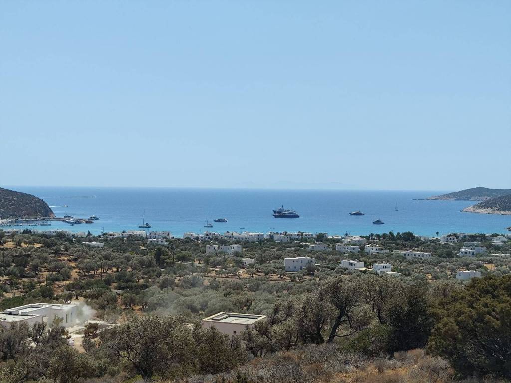 O omorphos kolpos toy Platy Gyaloy