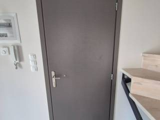 ΠΟΡΤΑ ΕΙΣΟΔΟΥ