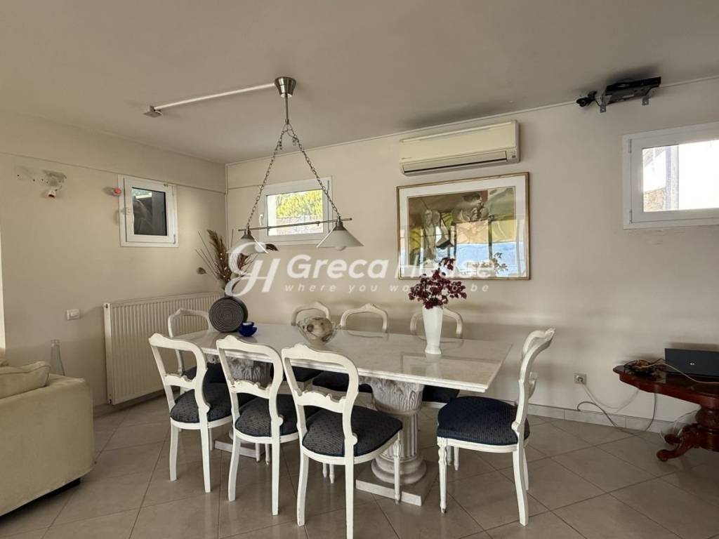 Πολυτελής βίλα με ιδιωτική παραλία προς πώληση Εύβοια