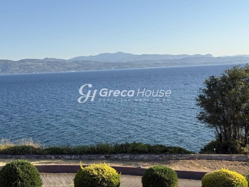 Πολυτελής βίλα με ιδιωτική παραλία προς πώληση Εύβοια