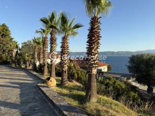 Πολυτελής βίλα με ιδιωτική παραλία προς πώληση Εύβοια