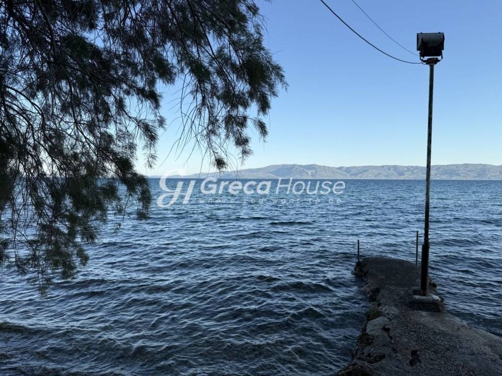 Πολυτελής βίλα με ιδιωτική παραλία προς πώληση Εύβοια