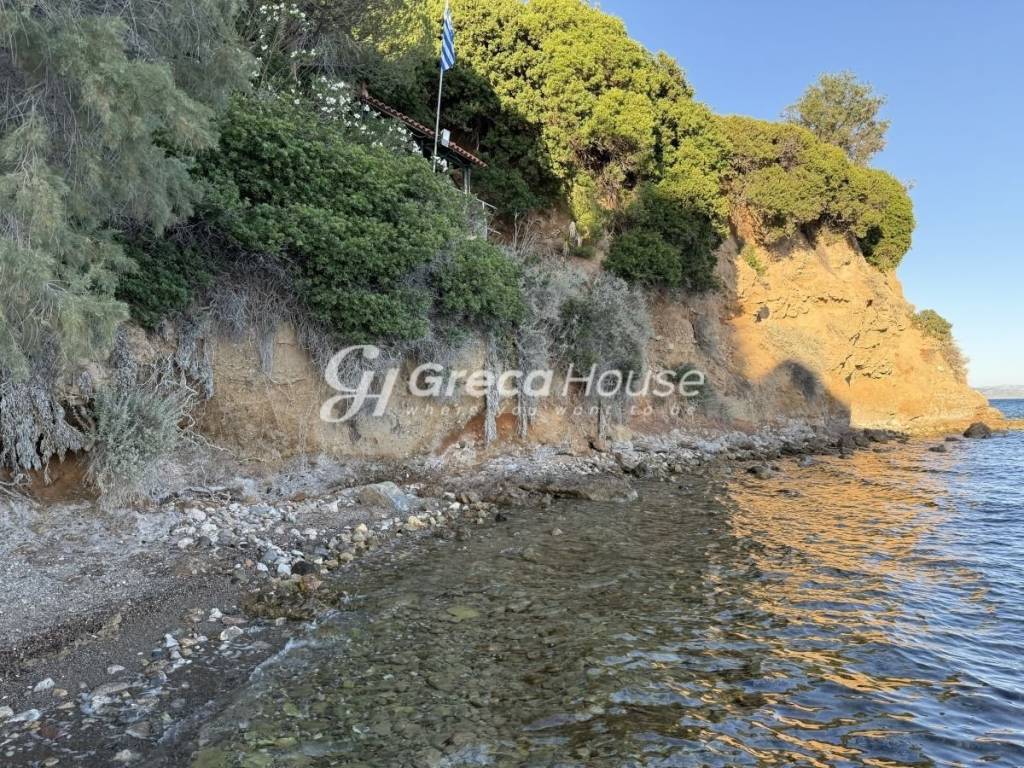 Πολυτελής βίλα με ιδιωτική παραλία προς πώληση Εύβοια