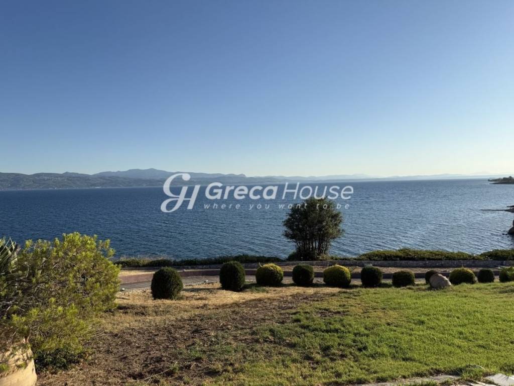 Πολυτελής βίλα με ιδιωτική παραλία προς πώληση Εύβοια