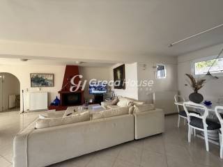 Πολυτελής βίλα με ιδιωτική παραλία προς πώληση Εύβοια