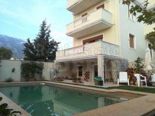 ΕΞΩΤΕΡΙΚΗ ΟΨΗ ΜΕ ΠΙΣΙΝΑ