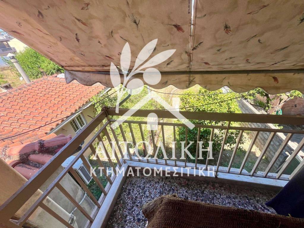 Mpalkoni piso me thea ten ayle