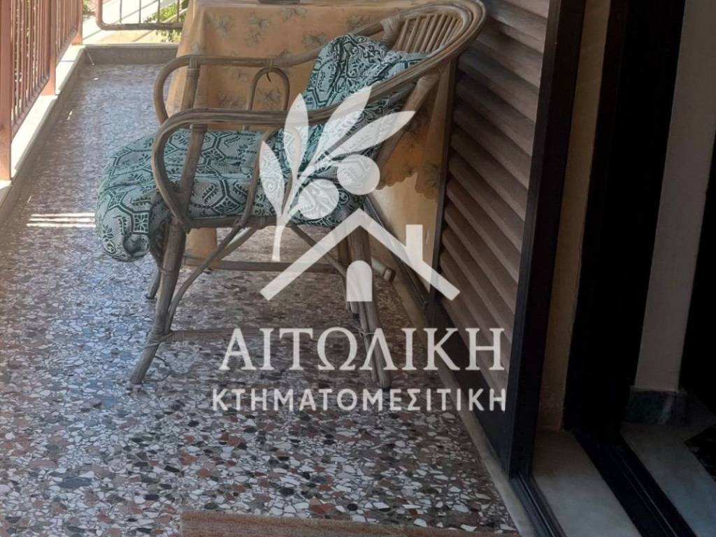 Mpalkoni prosopseos sto dromo