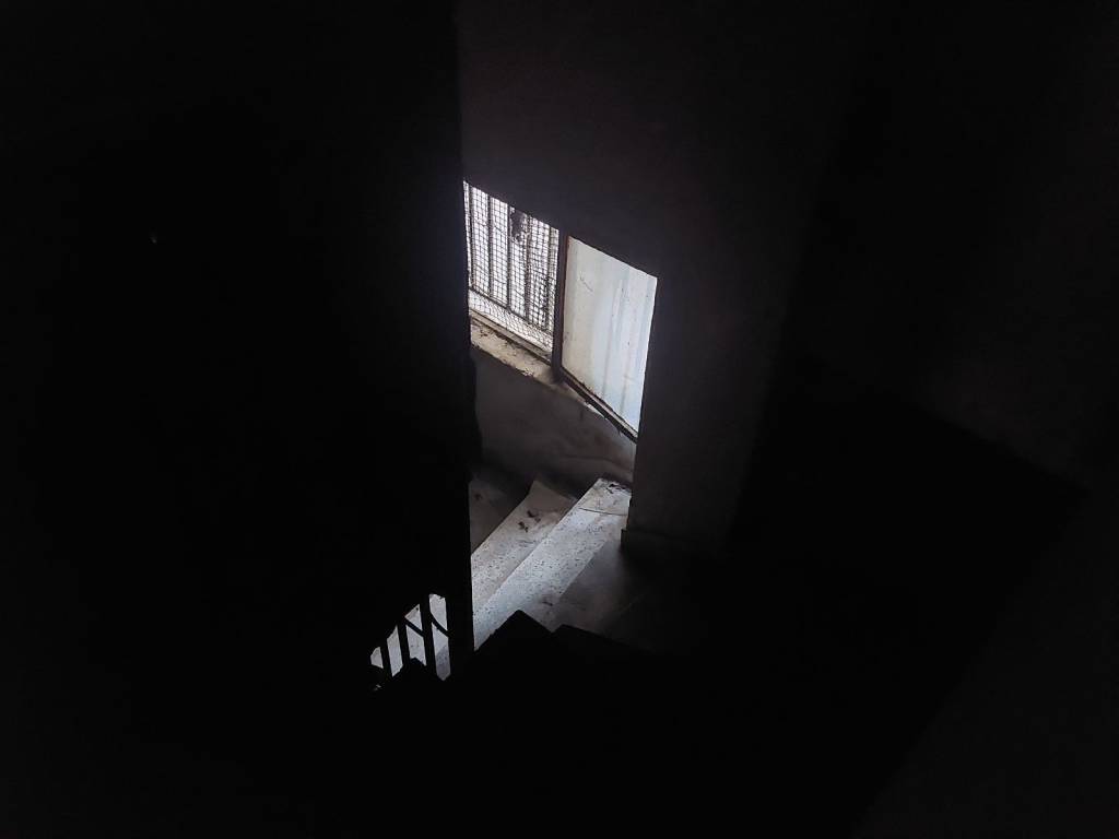 Oi skales poy odegoyn sto ypogeio .