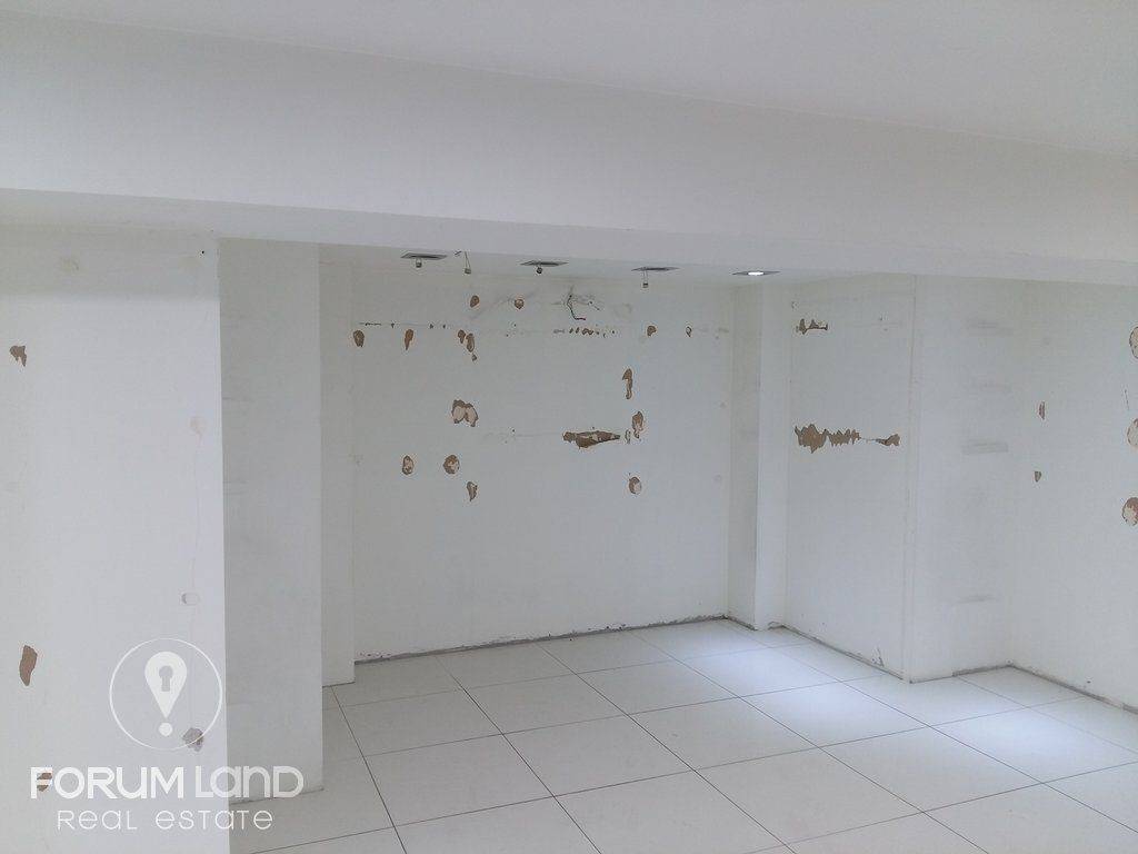 Forumland Real Estate, Ισόγειο κατάστημα