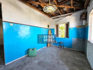 ★ Σε ανοκτωσιά ★ Με αποθήκη 6τμ ★ Χρήζει γενικής ανακαίνισης ★ 