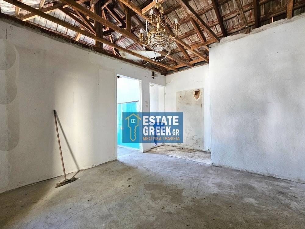 ★ Σε ανοκτωσιά ★ Με αποθήκη 6τμ ★ Χρήζει γενικής ανακαίνισης ★ 