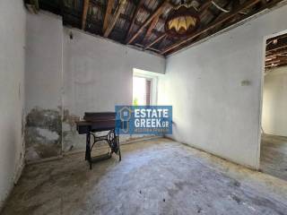 ★ Σε ανοκτωσιά ★ Με αποθήκη 6τμ ★ Χρήζει γενικής ανακαίνισης ★ 