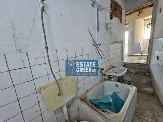 ★ Σε ανοκτωσιά ★ Με αποθήκη 6τμ ★ Χρήζει γενικής ανακαίνισης ★ 