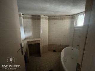 Forumland Real Estate, Μπάνιο