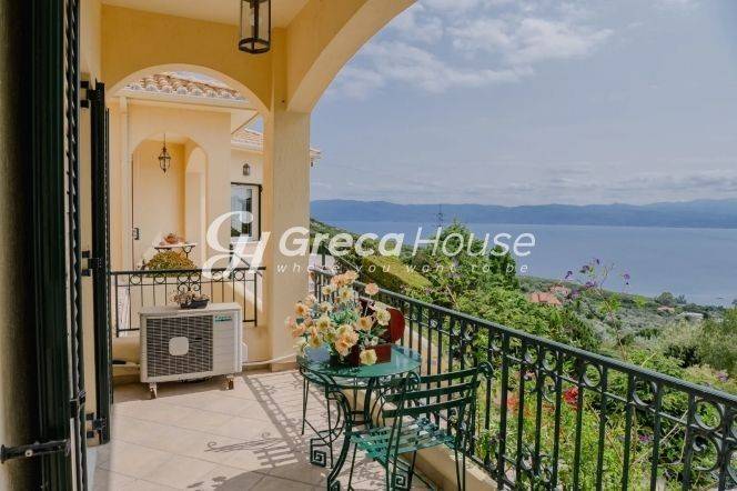 Βίλα με θέα Θάλασσα προς πώληση Εύβοια Γαλάζια Νερά 