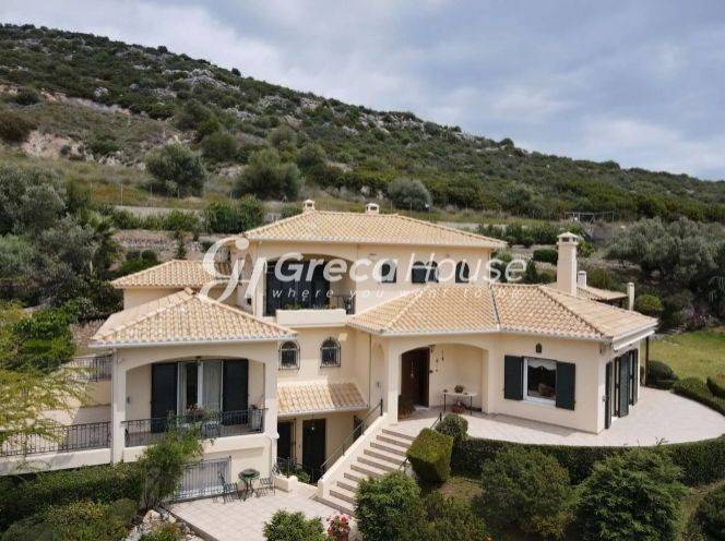 Βίλα με θέα Θάλασσα προς πώληση Εύβοια Γαλάζια Νερά 