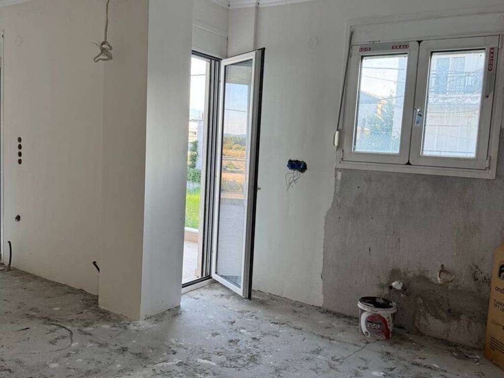 porta koyzinas pros mpalkoni