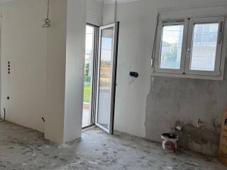 porta koyzinas pros mpalkoni