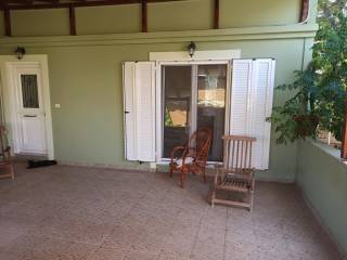 E BERANTA TES MONOKATOIKIAS