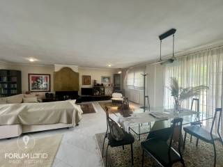 Forumland Real Estate, Σαλόνι με τραπεζαρία