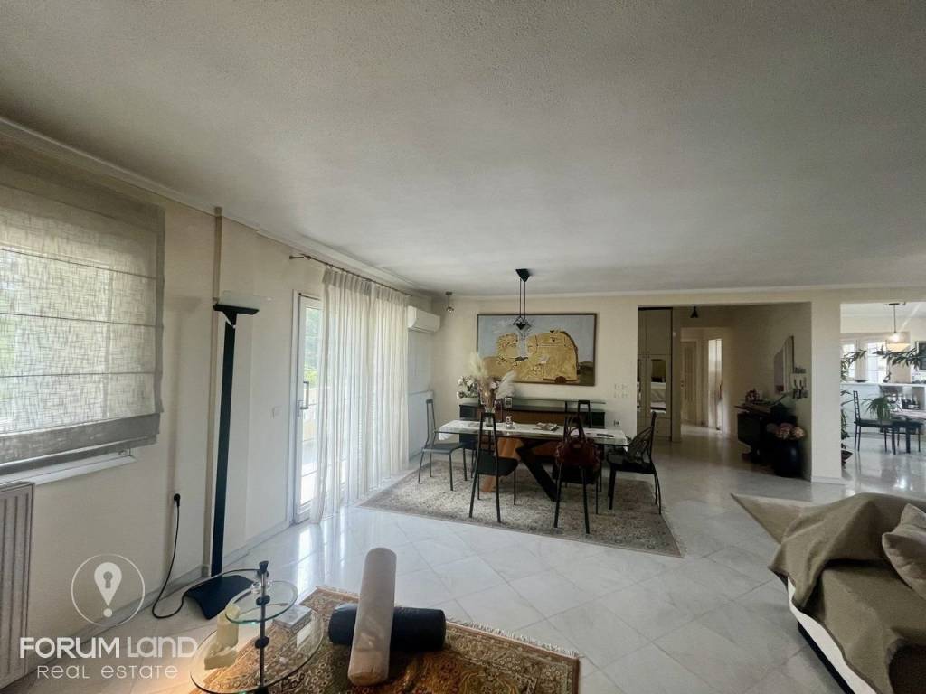 Forumland Real Estate, Τραπεζαρία