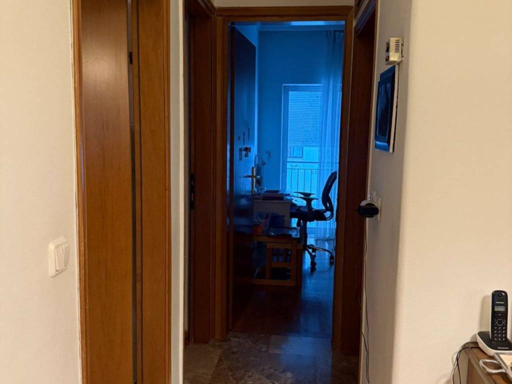 Ο ΔΙΑΔΡΟΜΟΣ ΠΟΥ ΟΔΗΓΕΙ ΣΤΑ 2 ΥΠΝΟΔΟΜΑΤΙΑ ΚΑΙ ΤΑ ΜΠΑΝΙΑ