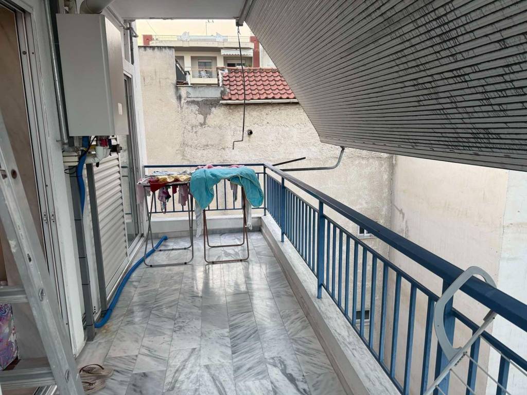 TO ΠΙΣΟ ΜΠΑΛΚΟΝΙ