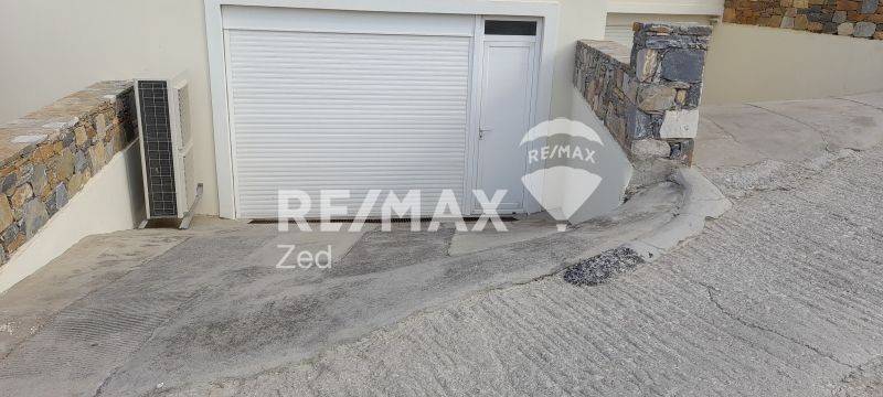 Εισοδος Υπογειου χωρου