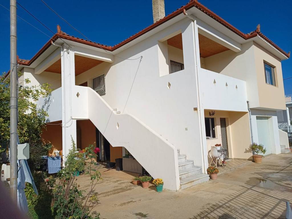 Ισόγειο διαμέρισμα είσοδος