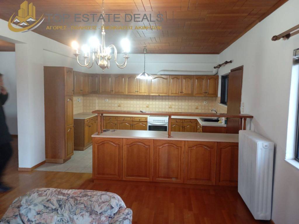 συνεχόμενη κουζίνα με καθιστικό-σαλόνι 1ου ορόφου