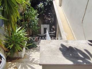 Εξωτερικός χώρος,Αριστερή Πλαϊνή Σκάλα