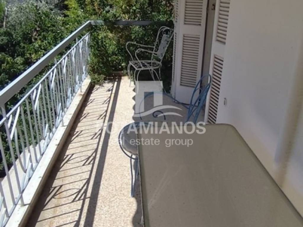 Μπαλκόνι,Ισόγειο