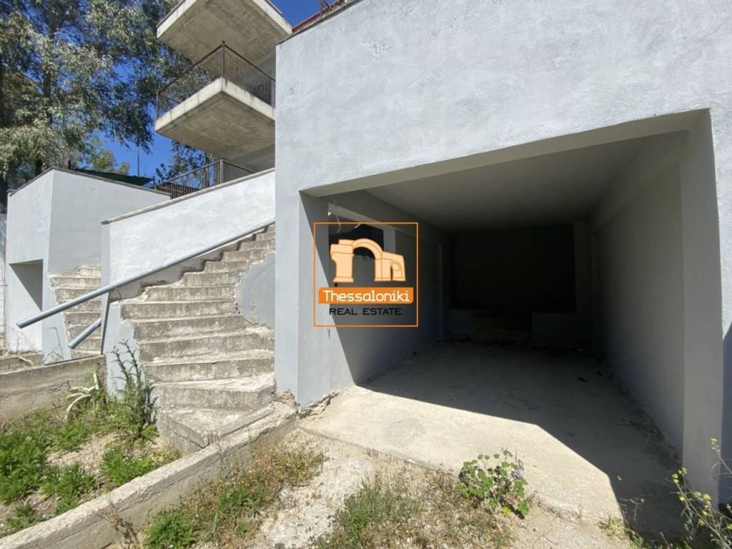 Μεσημέρι, Συγκρότημα κατοικιών