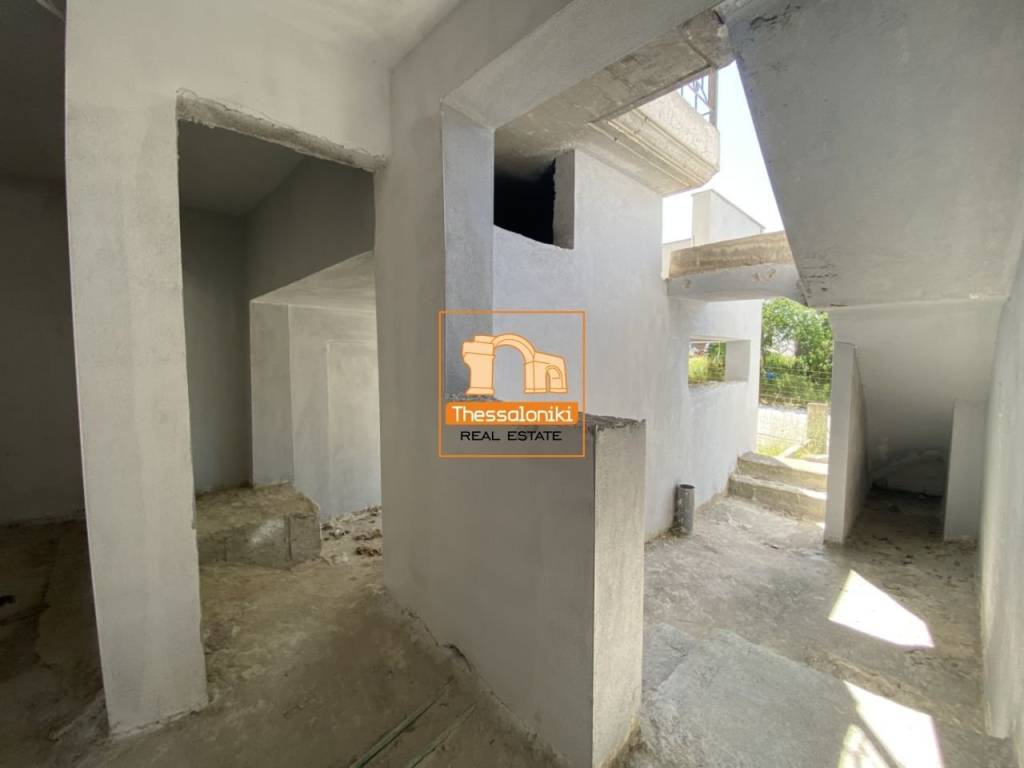 Μεσημέρι, Συγκρότημα κατοικιών