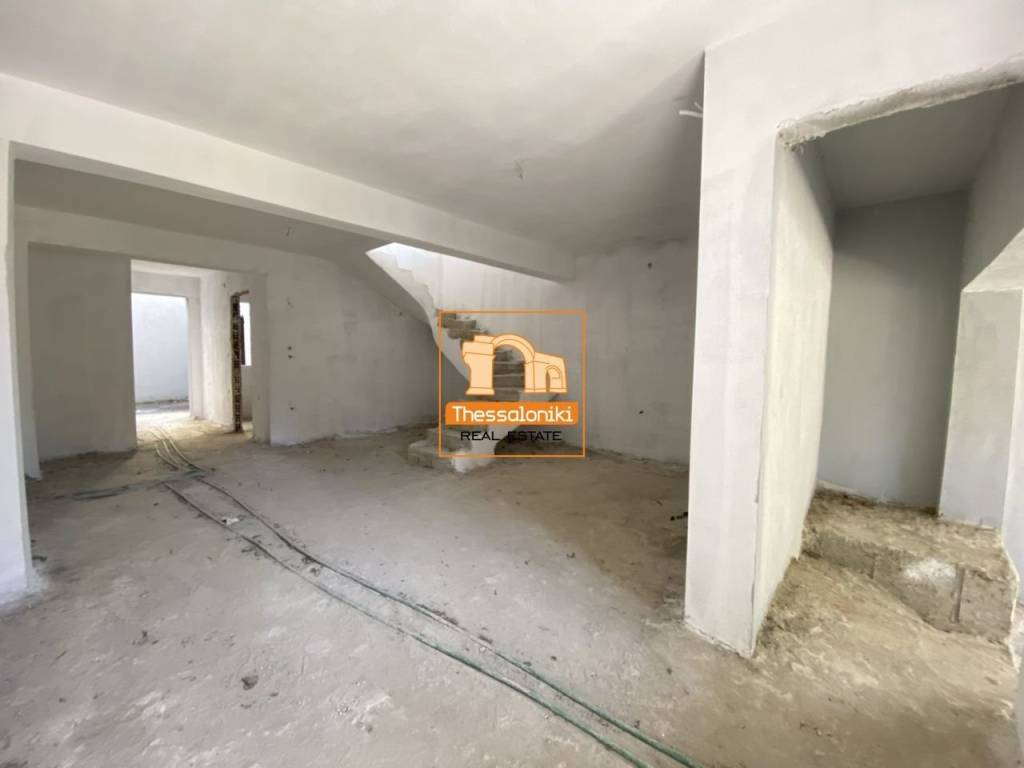 Μεσημέρι, Συγκρότημα κατοικιών